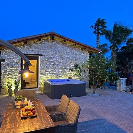 Villa Aspasia With Private Jacuzzi - Oasis Resort Kokkinos Pyrgos Exterior foto