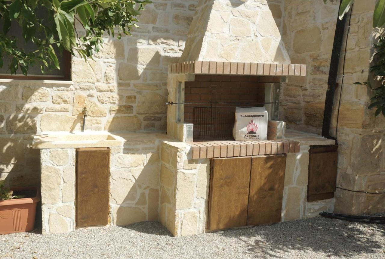 Villa Aspasia With Private Jacuzzi - Oasis Resort Kokkinos Pyrgos Exterior foto