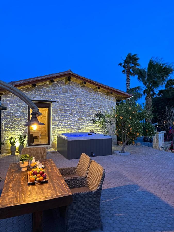 Villa Aspasia With Private Jacuzzi - Oasis Resort Kokkinos Pyrgos Exterior foto