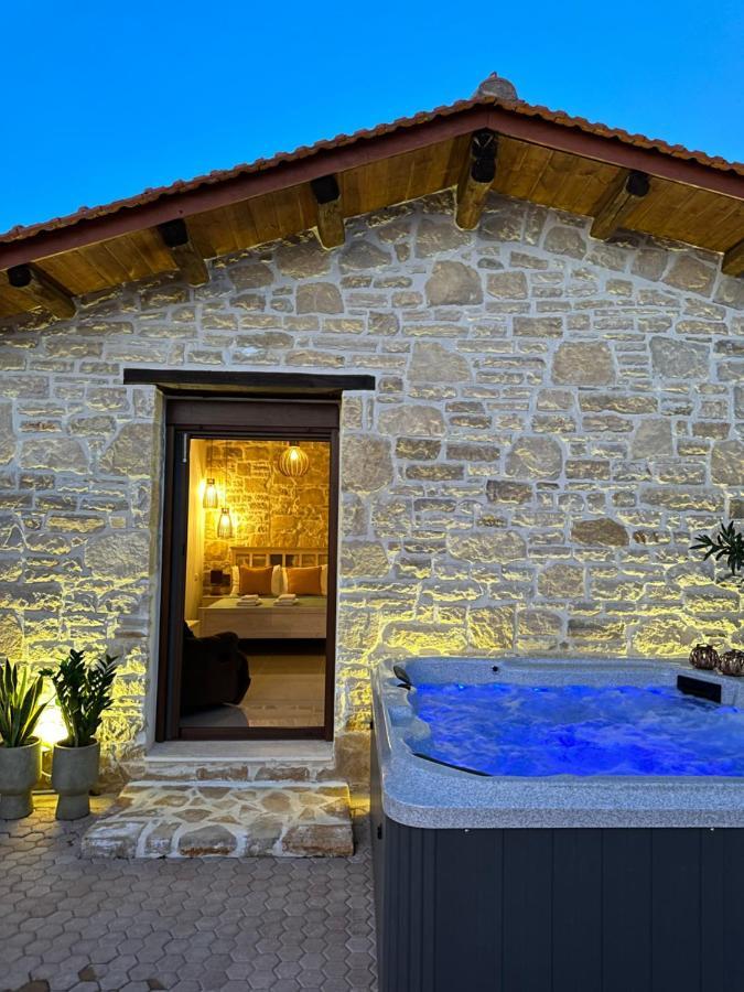 Villa Aspasia With Private Jacuzzi - Oasis Resort Kokkinos Pyrgos Exterior foto