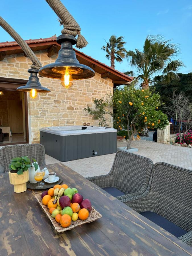 Villa Aspasia With Private Jacuzzi - Oasis Resort Kokkinos Pyrgos Exterior foto