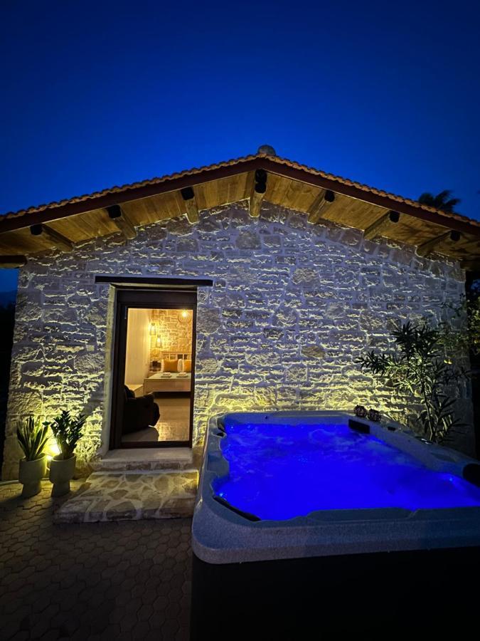 Villa Aspasia With Private Jacuzzi - Oasis Resort Kokkinos Pyrgos Exterior foto