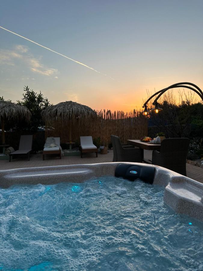 Villa Aspasia With Private Jacuzzi - Oasis Resort Kokkinos Pyrgos Exterior foto