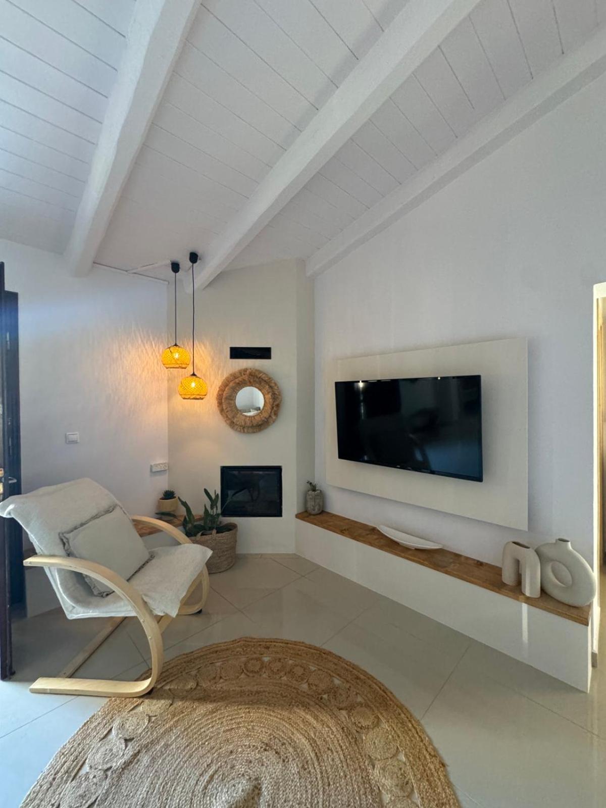 Villa Aspasia With Private Jacuzzi - Oasis Resort Kokkinos Pyrgos Exterior foto